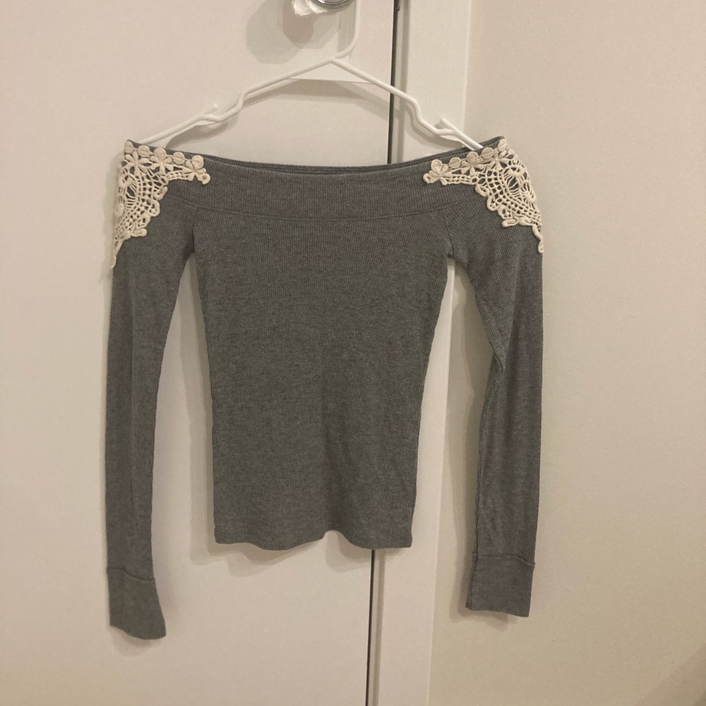 Hollister Off-the-Shoulder Grey Longsleeve